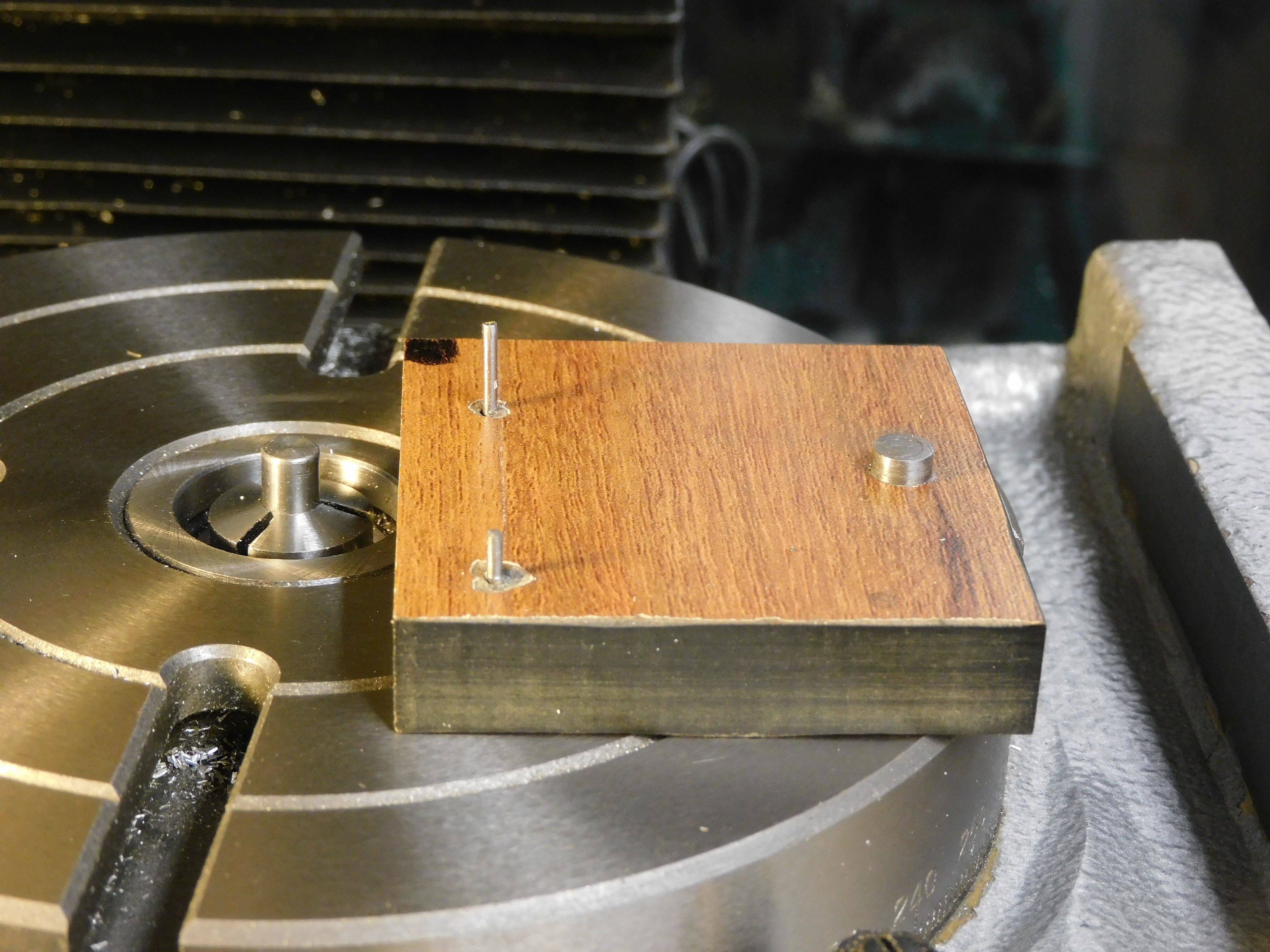 Jig for vertical mill to make Servo arms